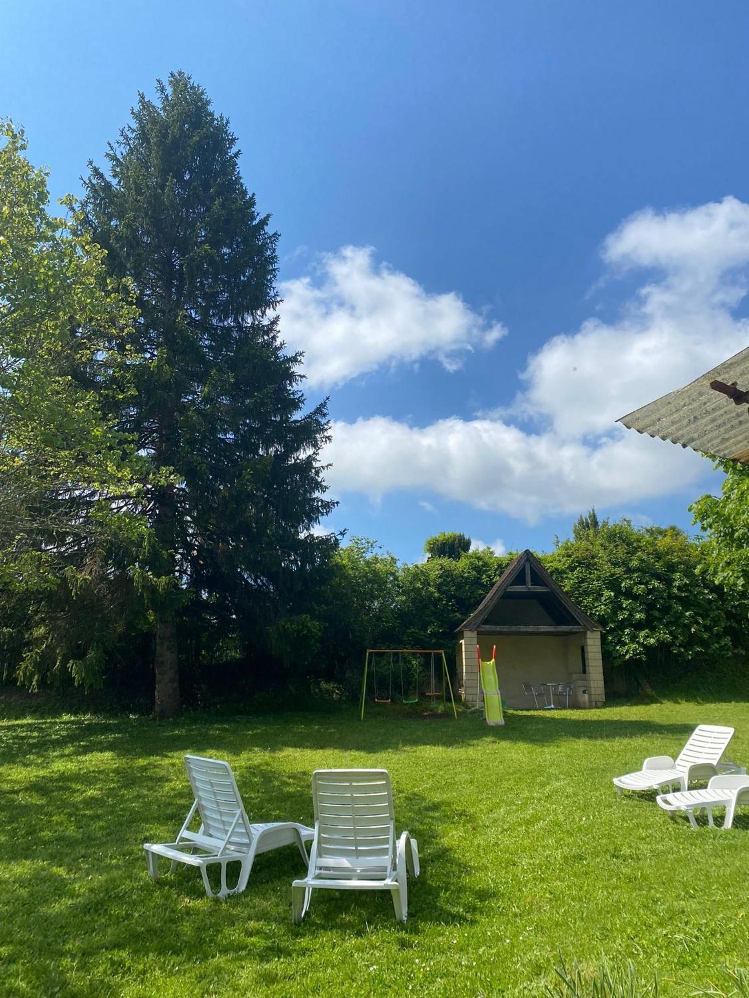 Maison dans écrin de verdure en Périgord noir Saint-Cyprien  Extérieur photo